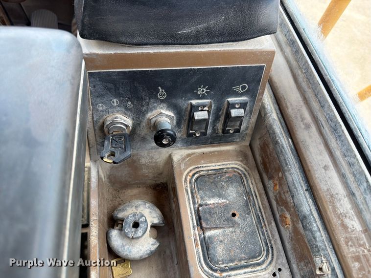 image for item FB5909 1992 Caterpillar 950F wheel loader