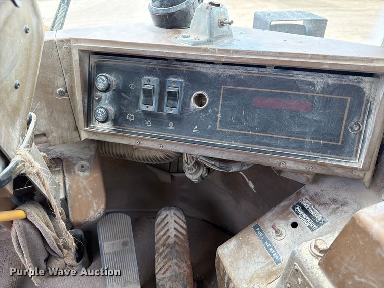 image for item FB5909 1992 Caterpillar 950F wheel loader