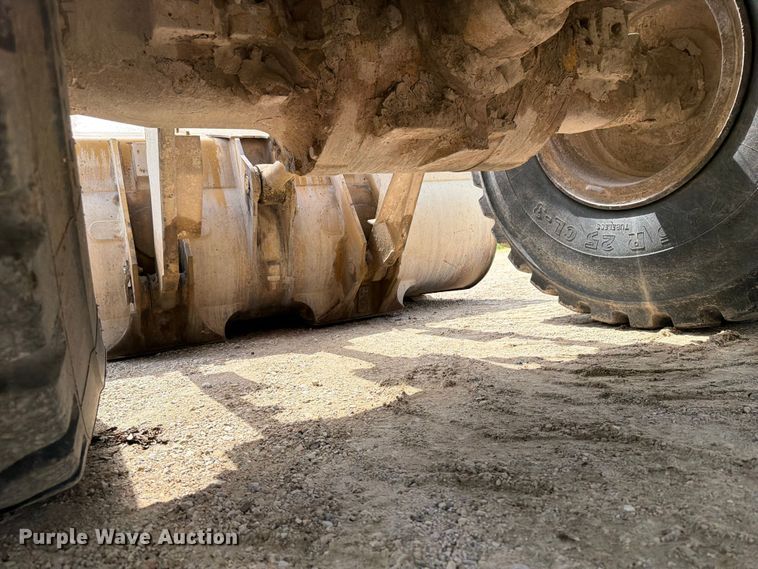 image for item FB5909 1992 Caterpillar 950F wheel loader