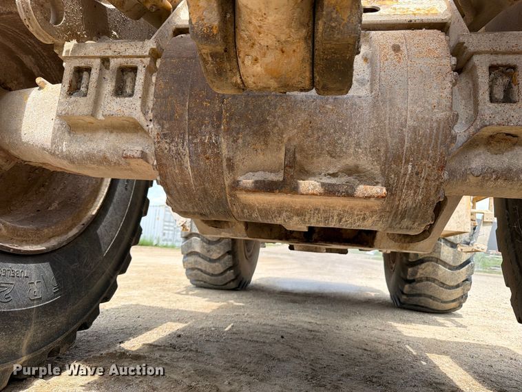 image for item FB5909 1992 Caterpillar 950F wheel loader