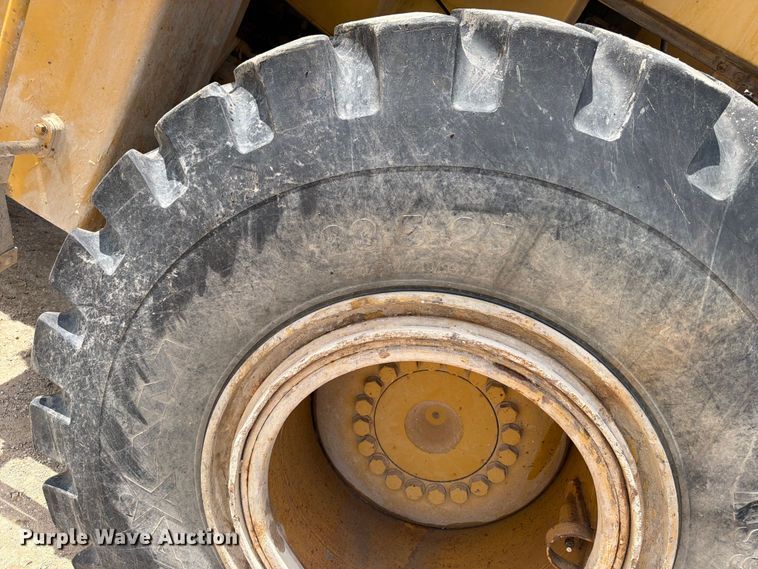 image for item FB5909 1992 Caterpillar 950F wheel loader