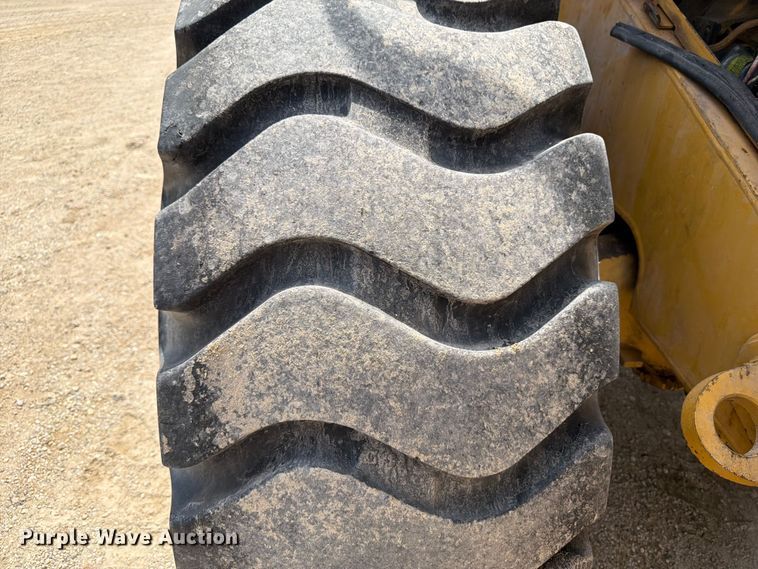 image for item FB5909 1992 Caterpillar 950F wheel loader