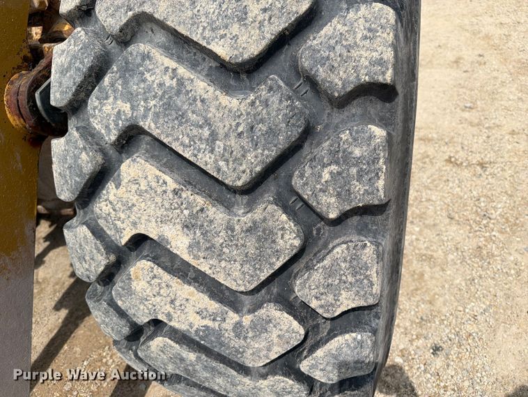 image for item FB5909 1992 Caterpillar 950F wheel loader