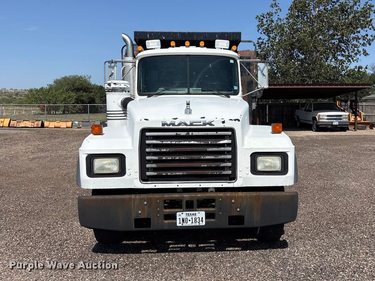 image for item FC2458 2001 Mack RD688S dump truck