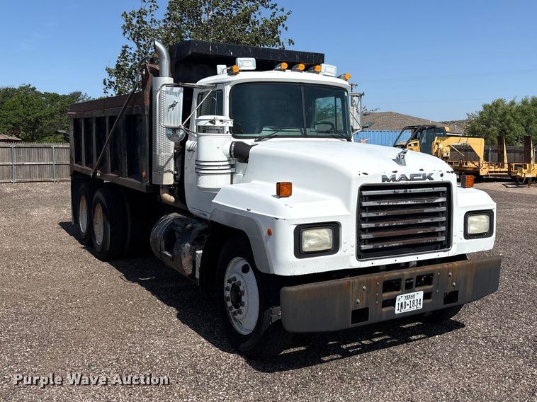 image for item FC2458 2001 Mack RD688S dump truck