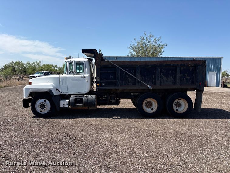 image for item FC2458 2001 Mack RD688S dump truck
