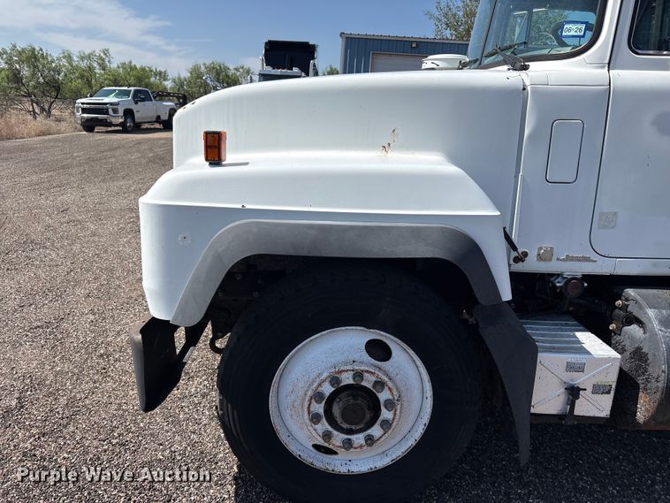 image for item FC2458 2001 Mack RD688S dump truck