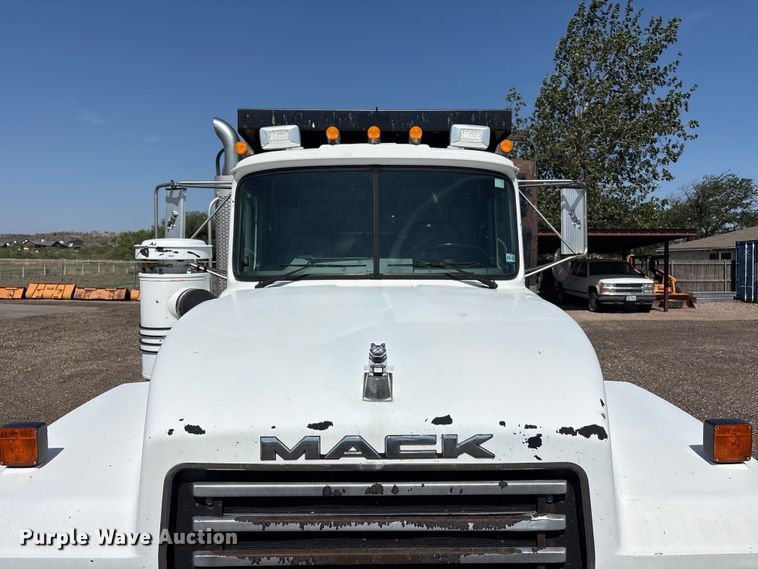 image for item FC2458 2001 Mack RD688S dump truck