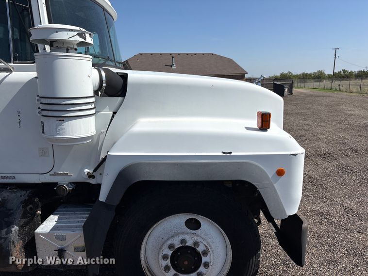 image for item FC2458 2001 Mack RD688S dump truck