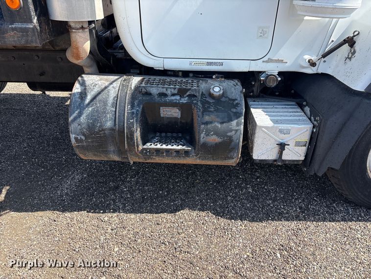 image for item FC2458 2001 Mack RD688S dump truck
