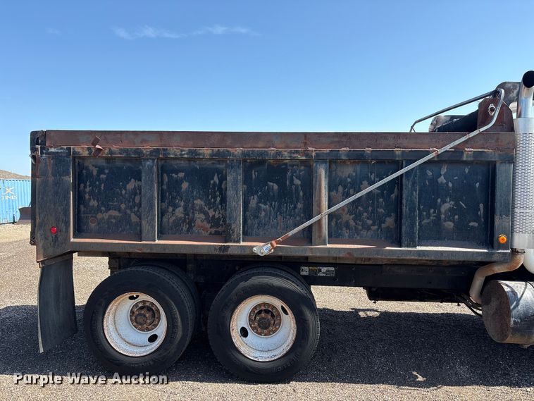 image for item FC2458 2001 Mack RD688S dump truck