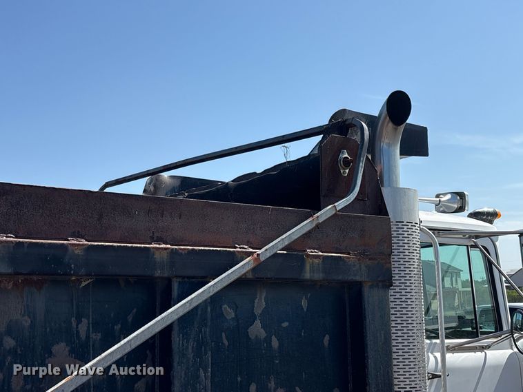 image for item FC2458 2001 Mack RD688S dump truck
