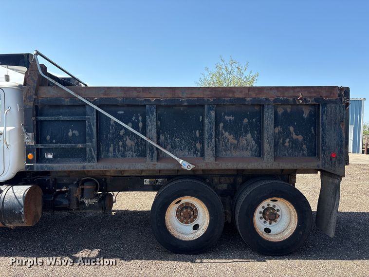 image for item FC2458 2001 Mack RD688S dump truck