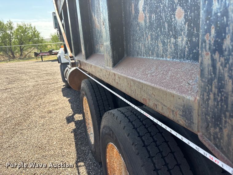 image for item FC2458 2001 Mack RD688S dump truck