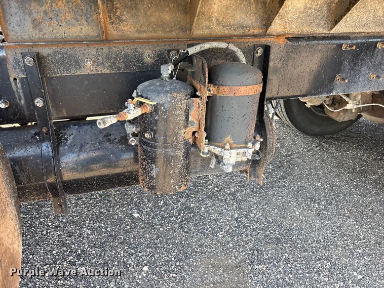 image for item FC2458 2001 Mack RD688S dump truck