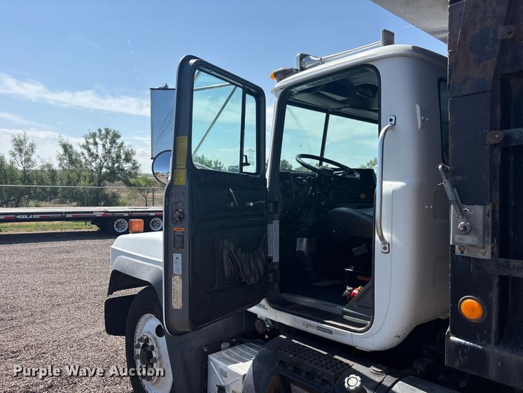 image for item FC2458 2001 Mack RD688S dump truck