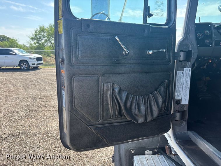 image for item FC2458 2001 Mack RD688S dump truck