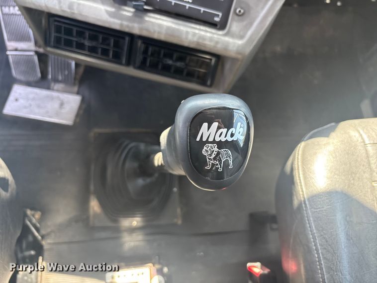 image for item FC2458 2001 Mack RD688S dump truck
