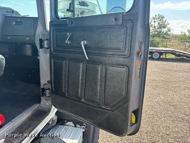 image for item FC2458 2001 Mack RD688S dump truck