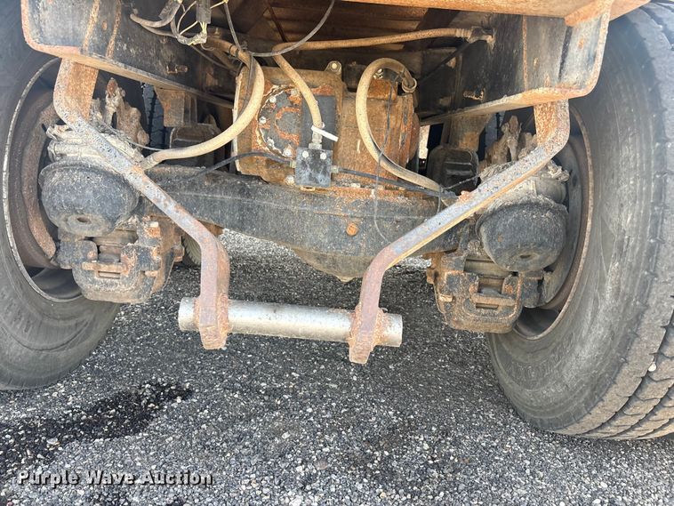 image for item FC2458 2001 Mack RD688S dump truck