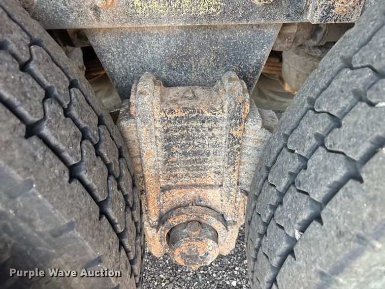 image for item FC2458 2001 Mack RD688S dump truck