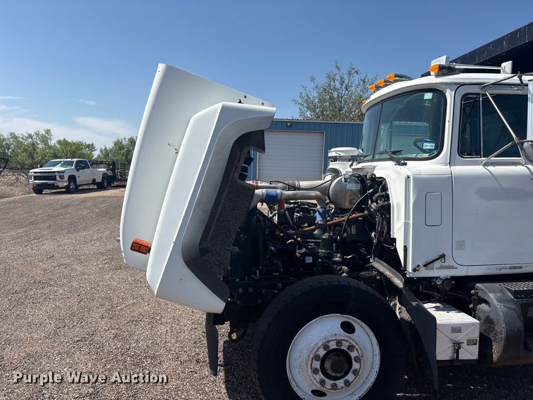image for item FC2458 2001 Mack RD688S dump truck