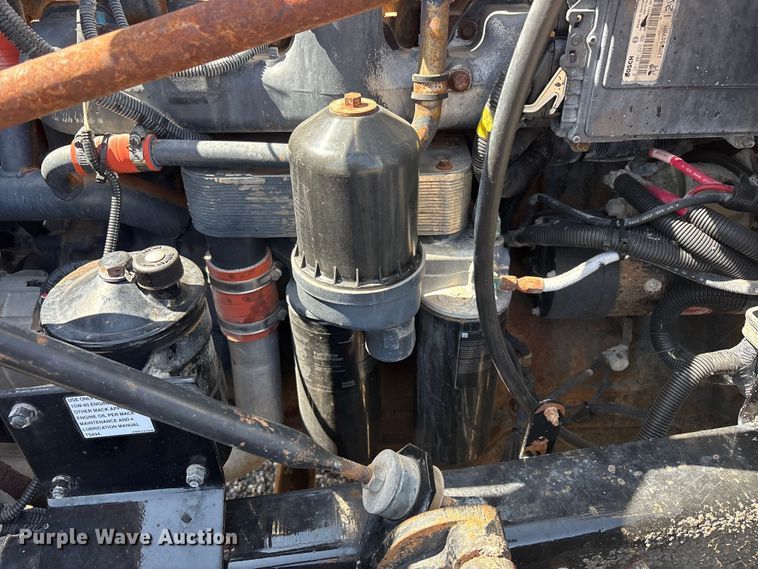 image for item FC2458 2001 Mack RD688S dump truck