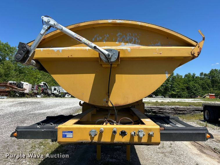 image for item FC2597 2004 Sidump'R side dump trailer