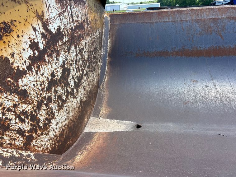 image for item FC2597 2004 Sidump'R side dump trailer