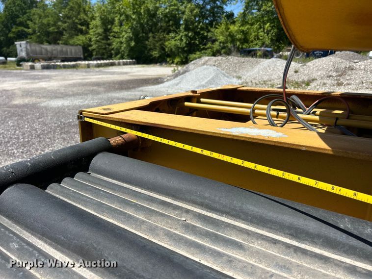 image for item FC2597 2004 Sidump'R side dump trailer