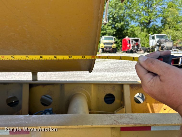 image for item FC2597 2004 Sidump'R side dump trailer
