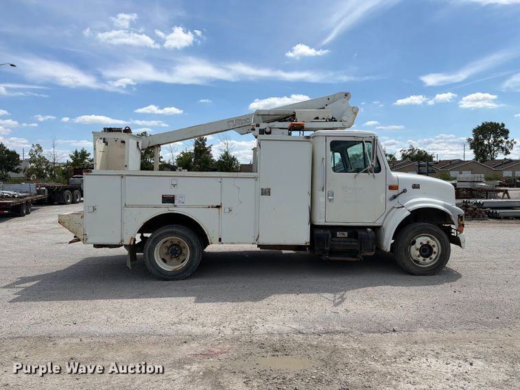 image for item FC3309 1998 International 4700 bucket truck