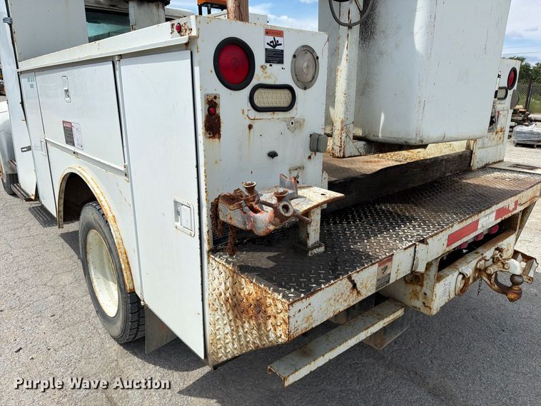 image for item FC3309 1998 International 4700 bucket truck
