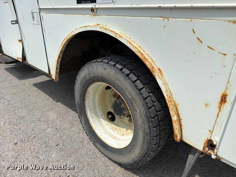 image for item FC3309 1998 International 4700 bucket truck