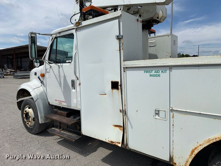 image for item FC3309 1998 International 4700 bucket truck