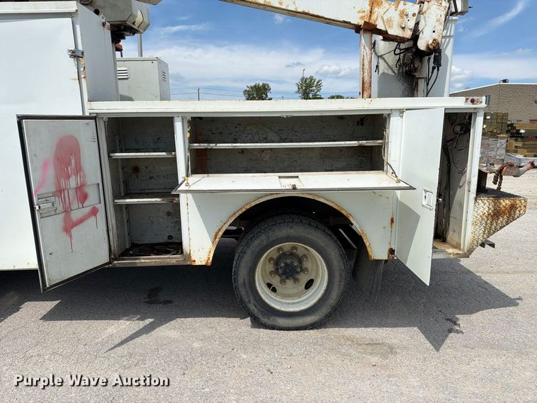 image for item FC3309 1998 International 4700 bucket truck