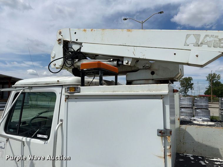 image for item FC3309 1998 International 4700 bucket truck