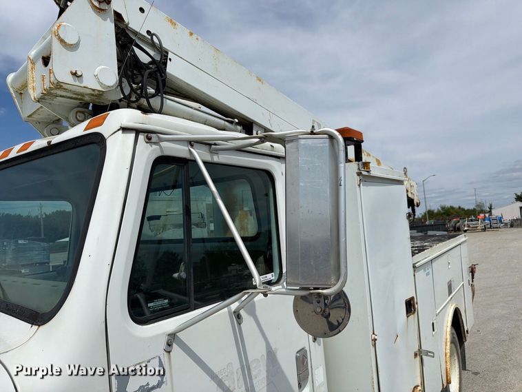 image for item FC3309 1998 International 4700 bucket truck