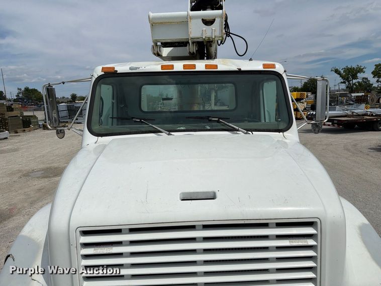 image for item FC3309 1998 International 4700 bucket truck