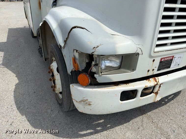 image for item FC3309 1998 International 4700 bucket truck