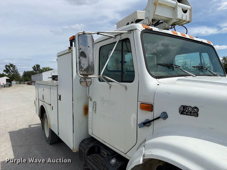 image for item FC3309 1998 International 4700 bucket truck