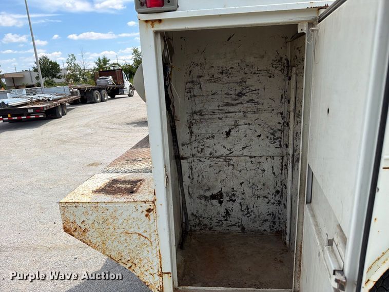 image for item FC3309 1998 International 4700 bucket truck