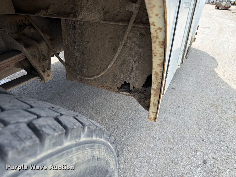 image for item FC3309 1998 International 4700 bucket truck