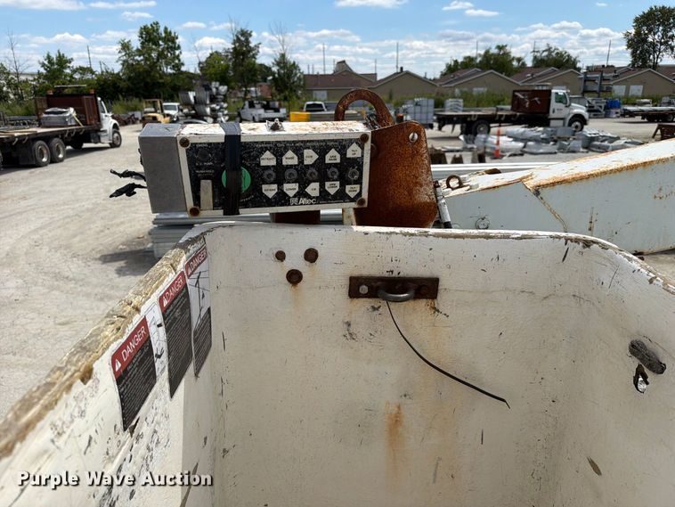 image for item FC3309 1998 International 4700 bucket truck