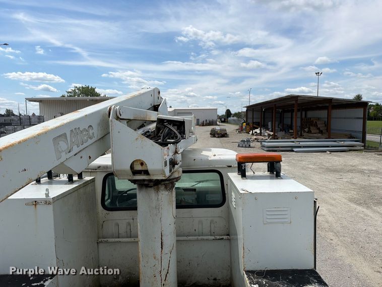 image for item FC3309 1998 International 4700 bucket truck