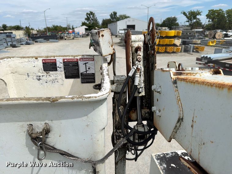 image for item FC3309 1998 International 4700 bucket truck