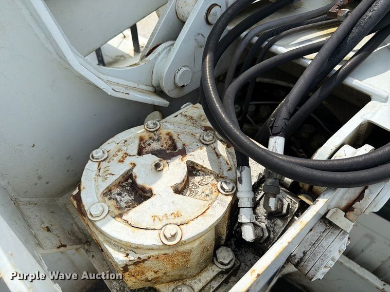 image for item FC3309 1998 International 4700 bucket truck