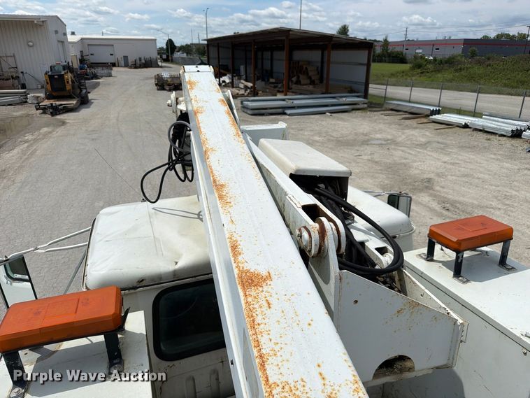 image for item FC3309 1998 International 4700 bucket truck