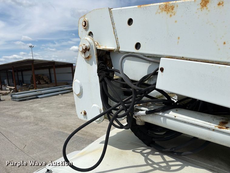 image for item FC3309 1998 International 4700 bucket truck