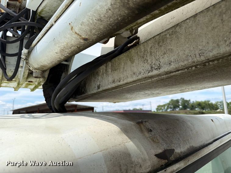 image for item FC3309 1998 International 4700 bucket truck